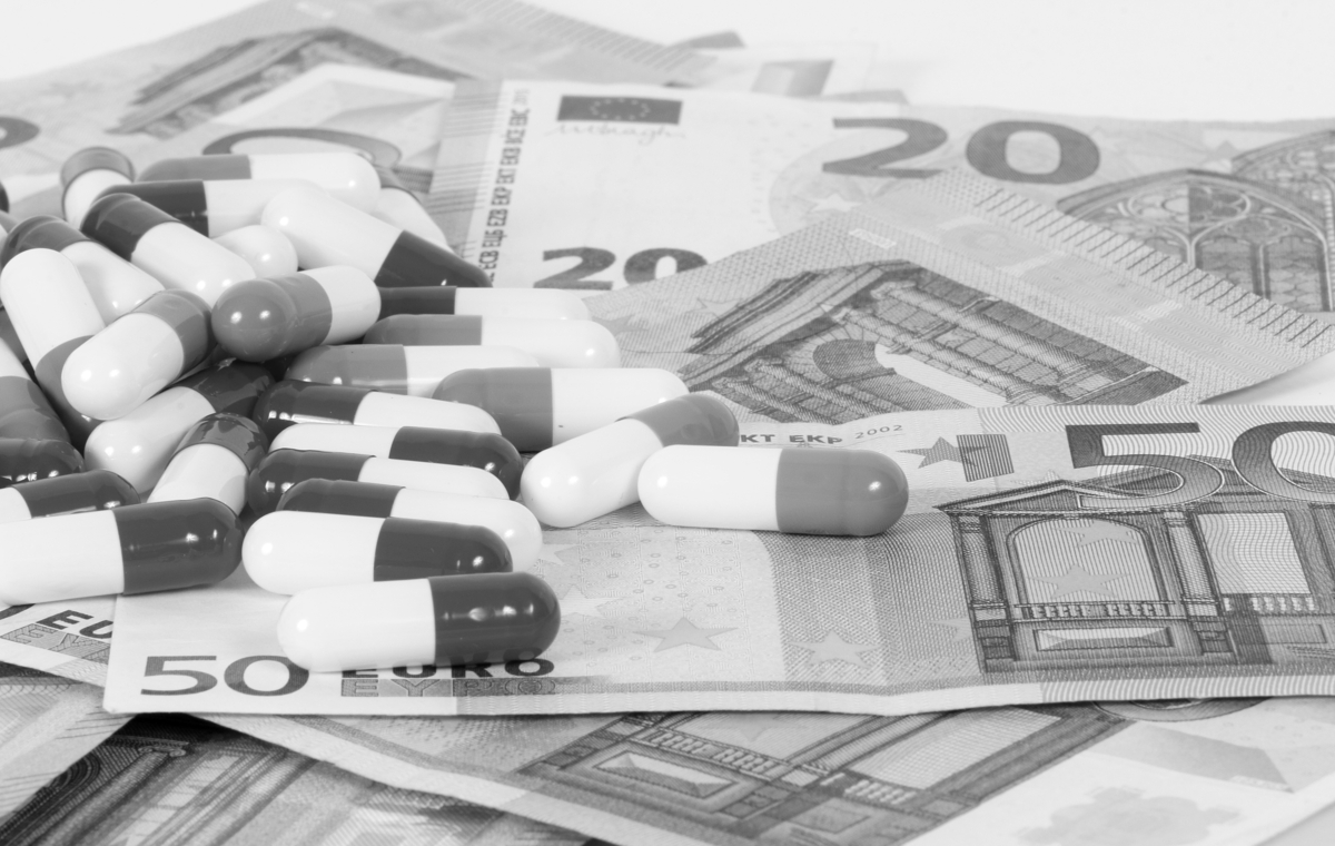 Grafik zur Beschleunigung des Apothekensterbens in Deutschland von 2022 bis 2024, die den Anstieg der Nettoverluste und den Rückgang der Neueröffnungen zeigt.